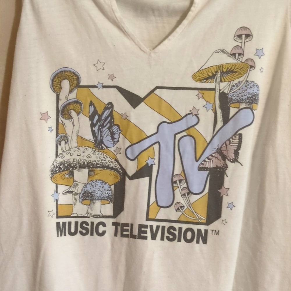 Torrid tank top white MTV Graphic tank top size 0 - Picture 2 of 4